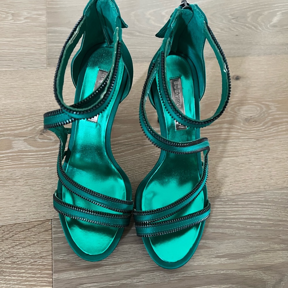 BCBG Maxazria Emerald satin Sandal. Size 8